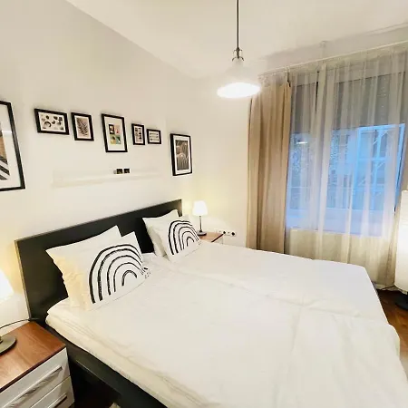 Peony Szekely Mihaly - Free Garage Apartamento Budapest