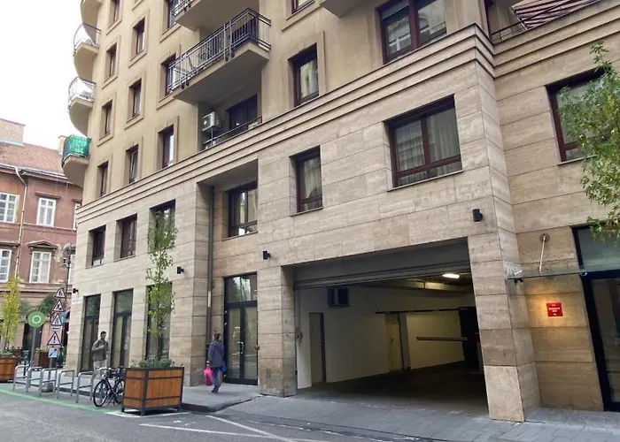Peony Szekely Mihaly - Free Garage Lägenhet Budapest